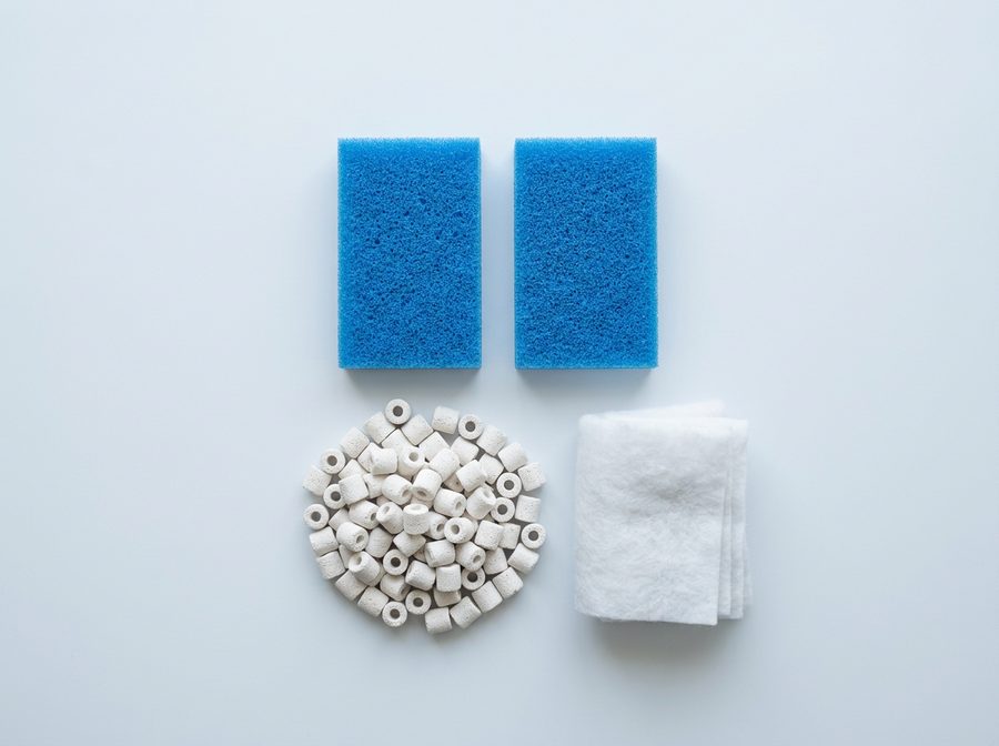 Mousses bleues et céramiques de filtration pour aquarium